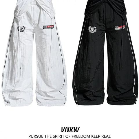 American retro white wide leg curved knife paratrooper pants for men and women, loose double waist, contrasting stripes, casual sports pants