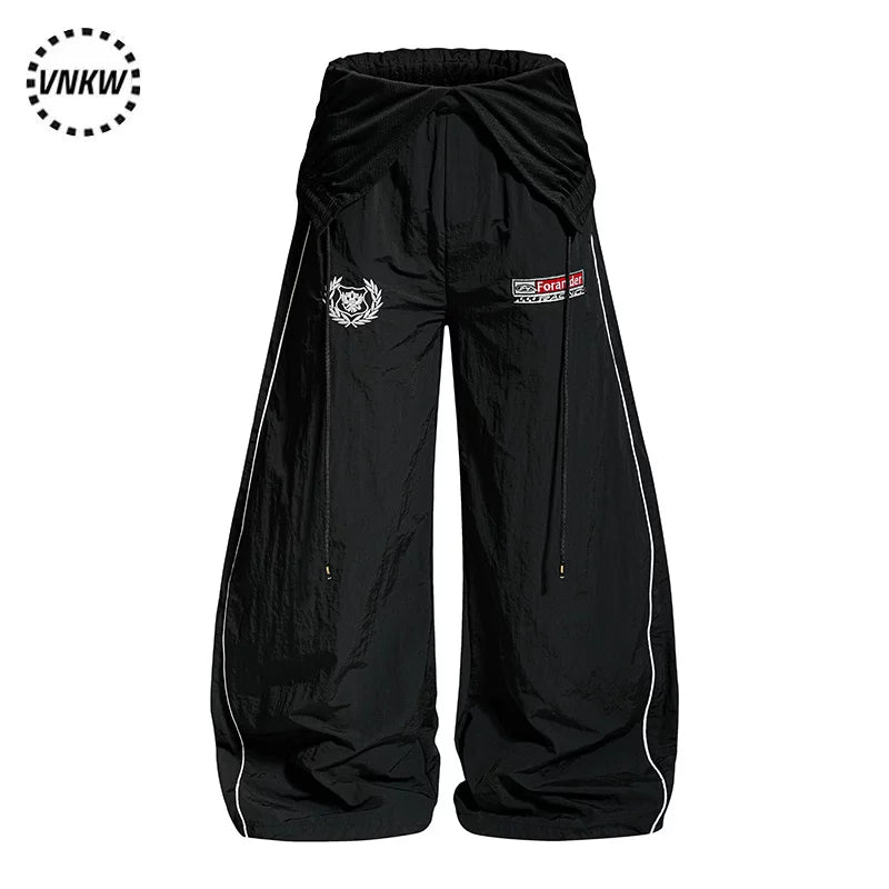 American retro white wide leg curved knife paratrooper pants for men and women, loose double waist, contrasting stripes, casual sports pants